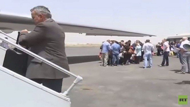 طائرة روسية خامسة تجلي من اليمن 150 شخصا من دول مختلفة (فيديو)