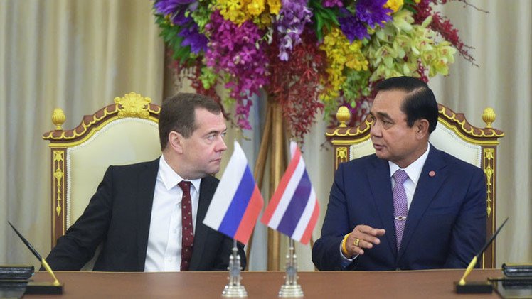 روسيا وتايلاند تدرسان التعامل بالعملتين الوطنيتين