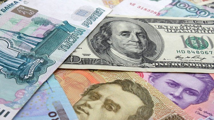 الدولار دون 53 روبلا لأول مرة في 2015 