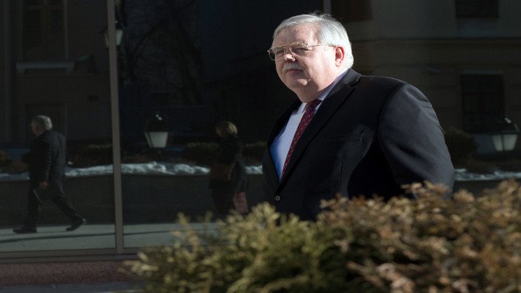 السفير الأمريكي في موسكو يمثل بلاده في احتفالات النصر 