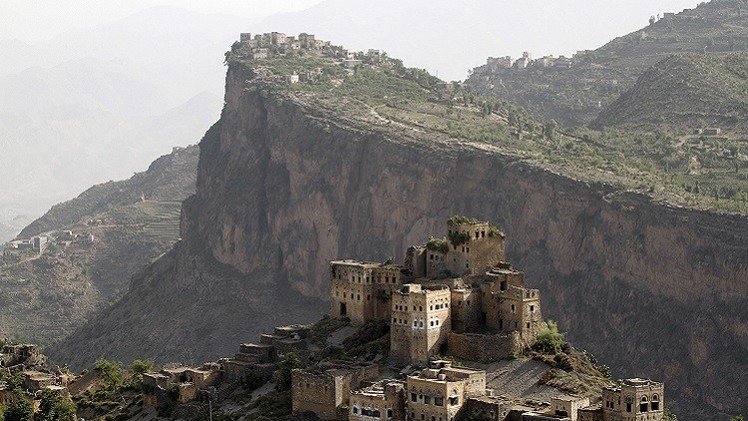 روسيا تجلي المئات من اليمن.. ومأساة إنسانية في البلاد مع تواصل الغارات