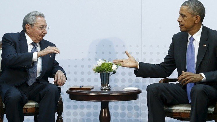 أوباما يجتمع بكاسترو ويتحدث باقتضاب مع مادورو
