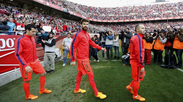 بيكيه سلاح ذو حدين في دفاعات برشلونة