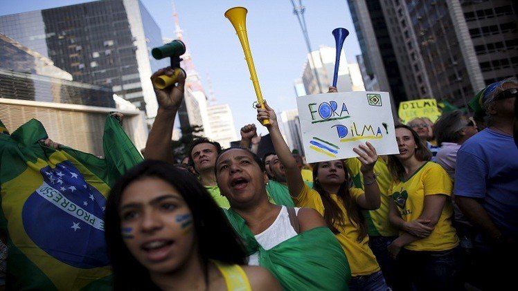 احتجاجات ضخمة في البرازيل ضد روسيف (فيديو)
