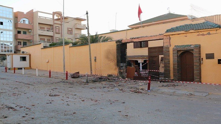 المغرب تطالب بفتح تحقيق إثر التفجير الذي وقع أمام سفارتها في طرابلس  (فيديو)