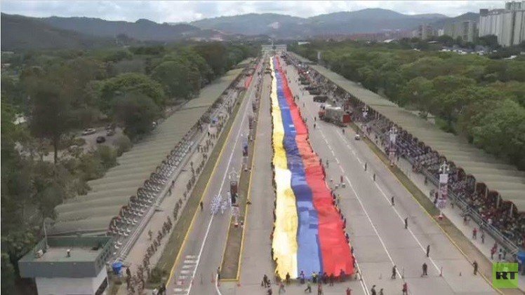 علم عملاق في فنزويلا بطول 1200 متر  يرمز للصمود ضد الولايات المتحدة (فيديو)