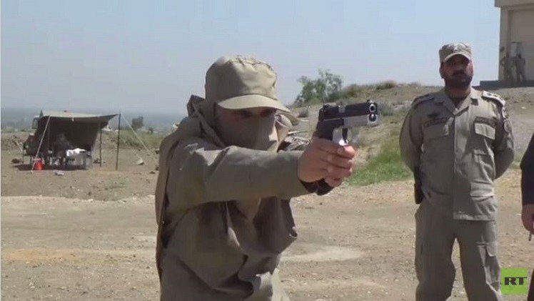شرطيات أفغانيات يتدربن على التصدي للمجرمين  (فيديو)