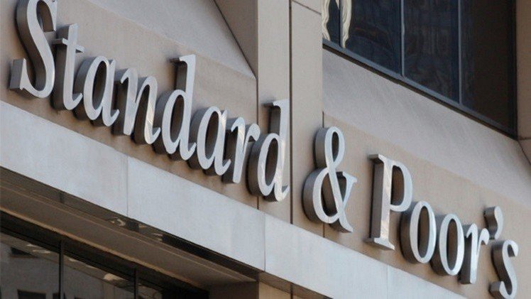 "ستاندرد آند بورز" تخفض التصنيف الائتماني لليونان إلى "ذات مخاطر عالية"    