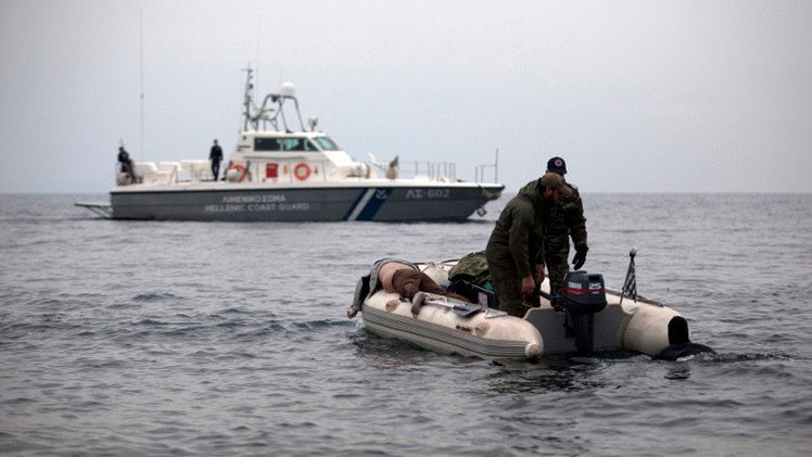 اتهامات لمهاجرين غير شرعيين بإتلاف زورق وتعريض الركاب للخطر قبالة جزيرة يونانية