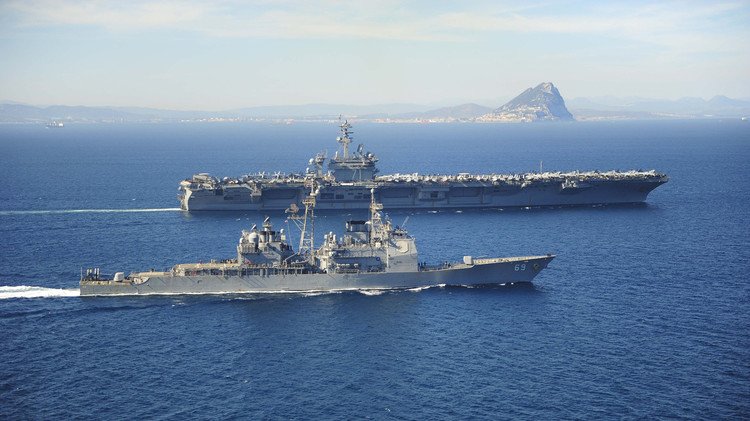 واشنطن ترسل حاملة طائرات إلى السواحل اليمنية لمراقبة قافلة سفن إيرانية