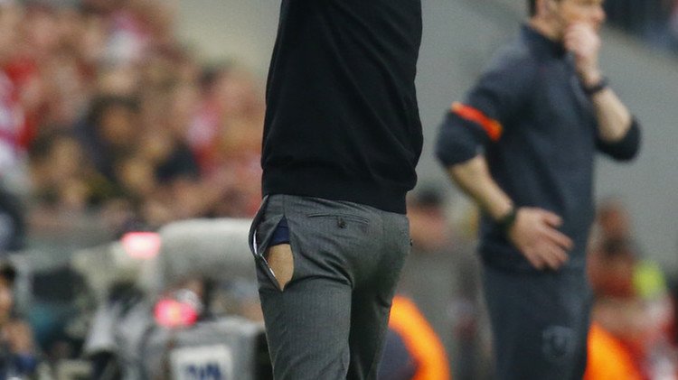 (فيديو) بنطال غوارديولا لم يحتمل فرحته بالسداسية في شباك بورتو