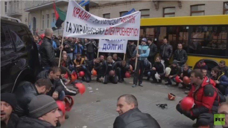كييف.. الآلاف ينضمون إلى عمال المناجم مطالبين بتحسين مستوى المعيشة (فيديو)