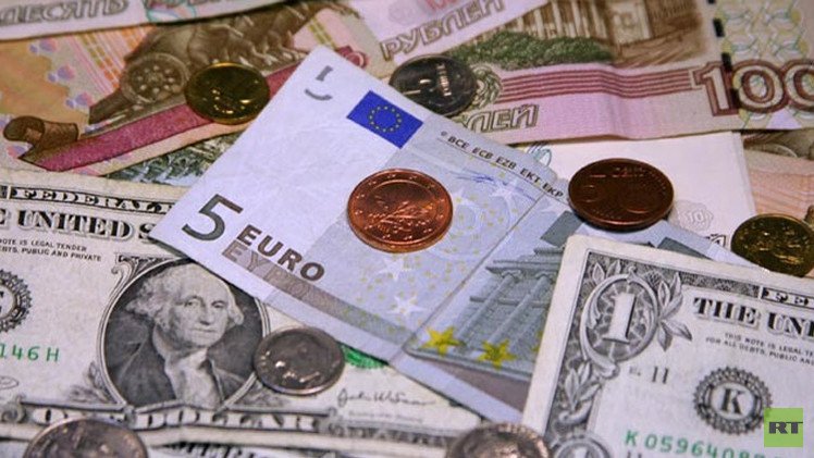 الروبل الروسي يرتفع مقابل الدولار واليورو خلال تعاملات الأربعاء 