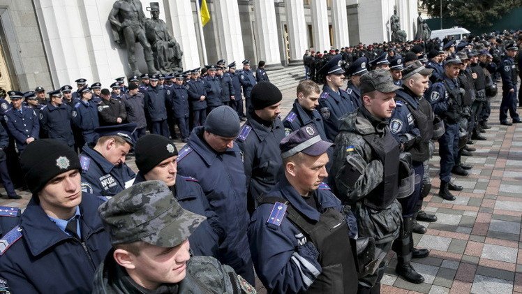 آلاف من عمال المناجم يتظاهرون أمام مقر الحكومة الأوكرانية (فيديو)