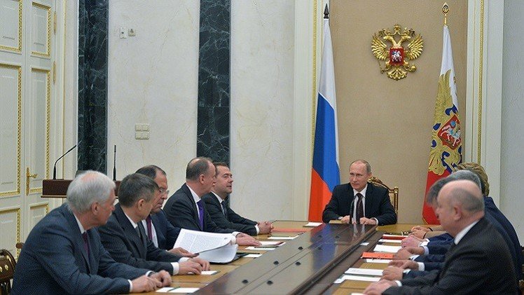 بوتين يبحث القضايا الداخلية والخارجية مع أعضاء مجلس الأمن الروسي