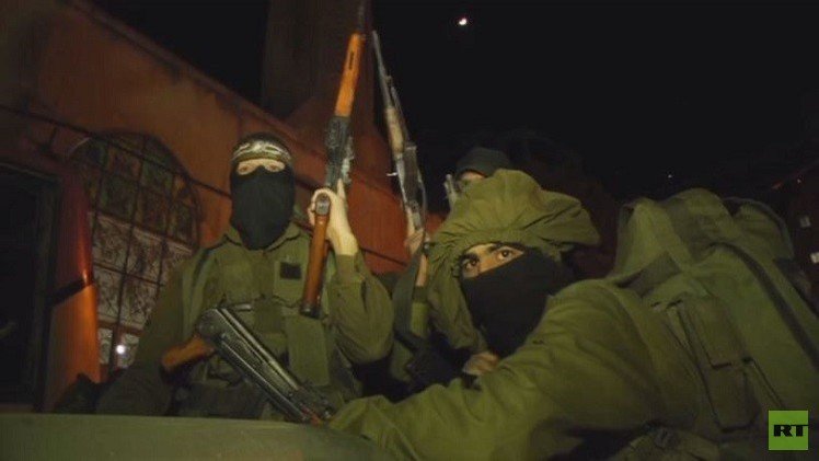  عرض عسكري للقسام في شوارع غزة (فيديو)