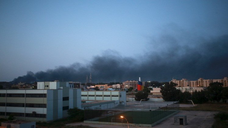 الجيش الليبي يتقدم نحو طرابلس وغارات جوية متبادلة بين المتحاربين