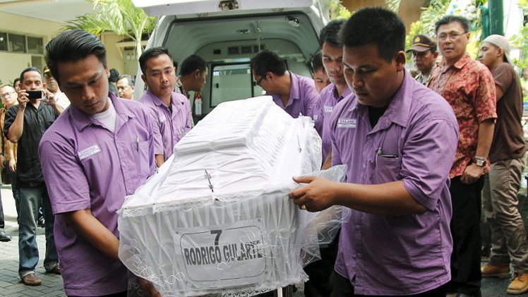 إعدام 8 من مهربي المخدرات في إندونيسيا وغضب في أستراليا والبرازيل
