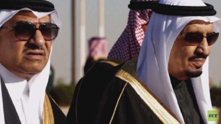 السعودية.. إقالة رئيس المراسم الملكية بعد صفعه مصورا صحفيا