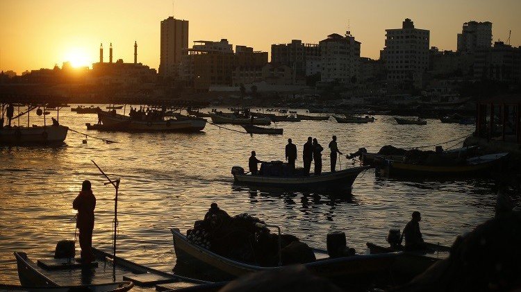إسرائيل تعيد 15 قاربا مصادرا لصيادي قطاع غزة  