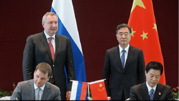 ثنائي فضائي.. روسيا تدعو الصين إلى إنشاء محطة قمرية مشتركة