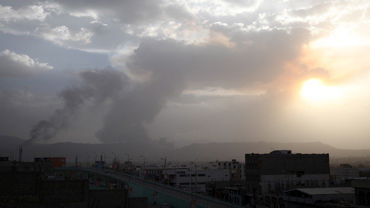 التحالف العربي: الحوثيون يخزنون آليات وذخيرة داخل المواقع السكنية
