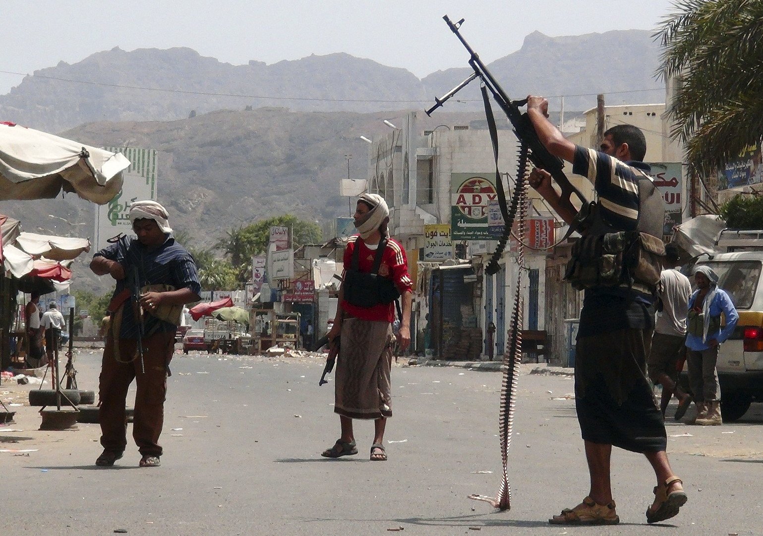 عسيري: الحوثيون عمدوا لاستخدام المدارس والمستشفيات والملاعب لتخزين الأسلحة