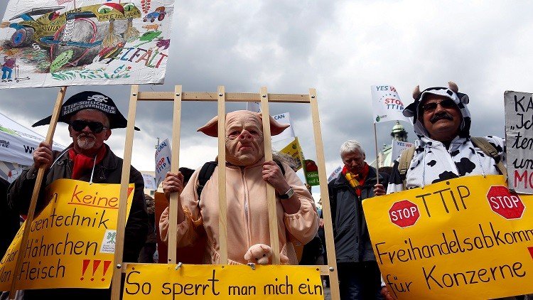 مظاهرات في أوروبا احتجاجا على اتفاقية التبادل التجاري الحر مع الولايات المتحدة