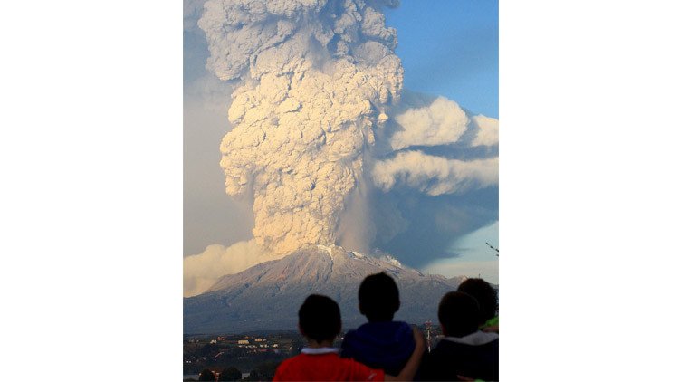 بعد 42 عاما من الخمود بركان كالبيوكو في تشيلي يثور من جديد (صور+فيديو)