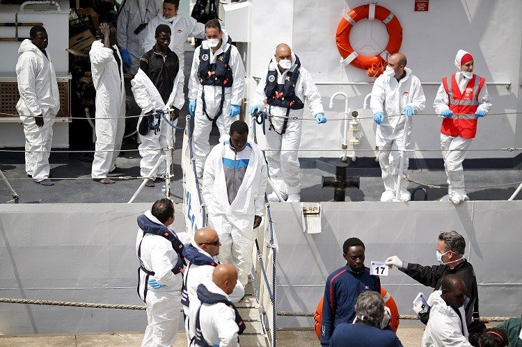 إيطاليا.. سجن ربان تونسي ومساعده بكارثة غرق سفينة المهاجرين