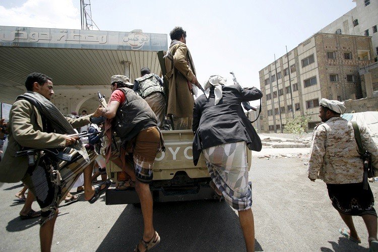 مواجهات بين موالين لهادي والحوثيين في تعز ومقتل 27 في عدن