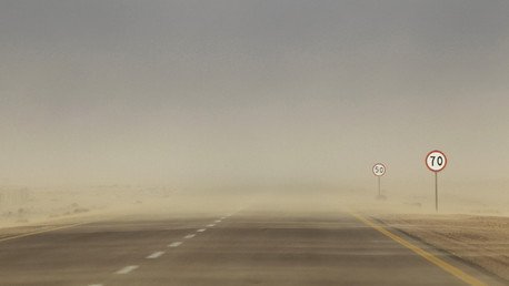 عاصفة رملية عبر الطريق السريع الساحلي في برقة شرق ليبيا 2011 