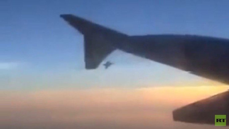 (فيديو).. مقاتلة سعودية ترافق طائرة إيرانية بالقرب من اليمن