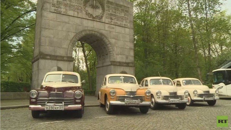  سيارات سوفيتية قديمة تصل برلين (فيديو)