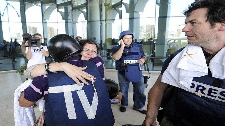 السلطة الرابعة تحتفي بعيدها في عالم متشنج