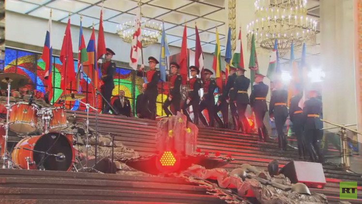 حفل راقص تكريما للمحاربين السوفييت