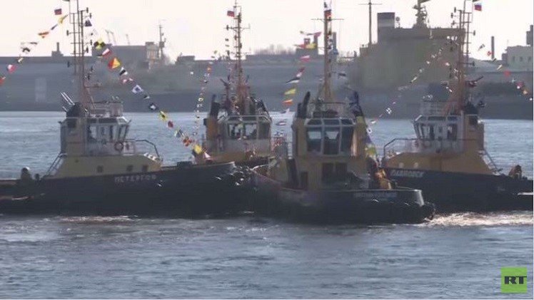 سان بطرسبوغ.. كاسحات جليد تقدم عرضا في نهر نيفا  (فيديو) 