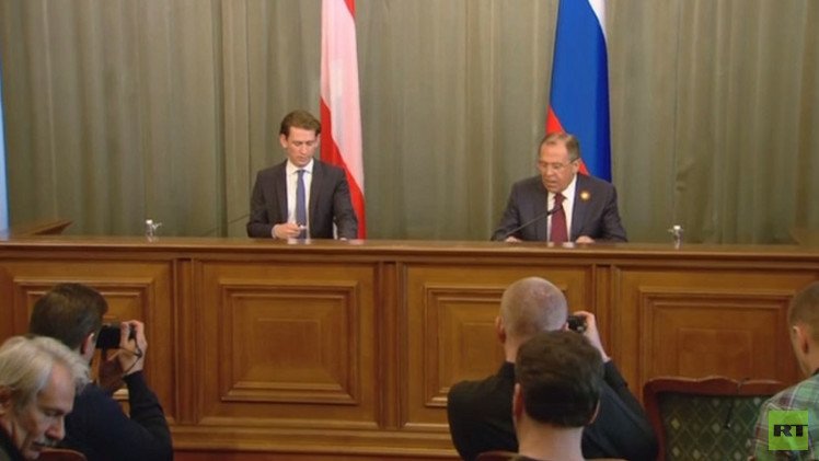 لافروف: من غير الممكن تطبيق اتفاقات مينسك الخاصة بأوكرانيا دون إقامة حوار مباشر بين طرفي النزاع