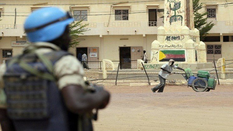 مصادر: فيديو يظهر إطلاق جندي سلام رواندي النار على متظاهر في مالي 