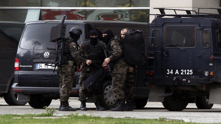 تركيا...اعتقال 7 عسكريين لاعتراضهم شحنة أسلحة مفترضة إلى سوريا