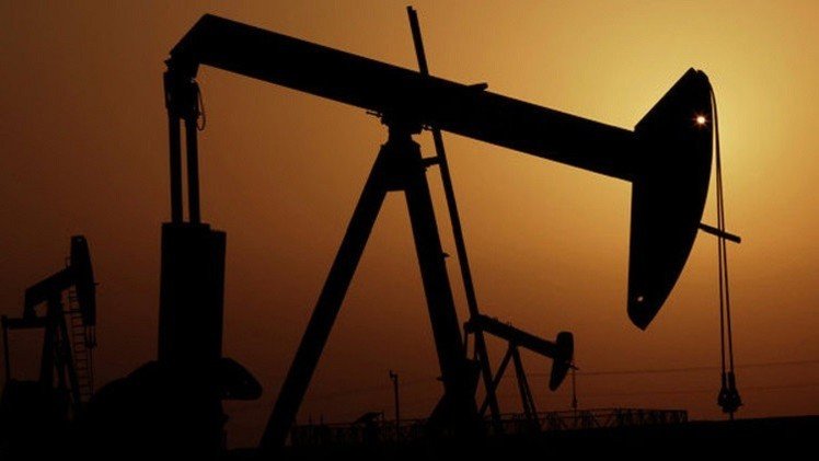 أسعار النفط تتراجع مبددة مكاسبها