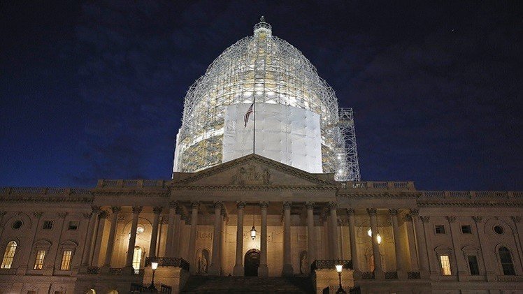 مجلس الشيوخ يدعم مشروع قرار يلزم الرئيس الأمريكي بإبلاغ الكونغرس بأي اتفاق مع إيران