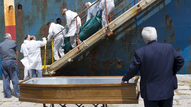 منظمة الهجرة قد تطلب تحقيقا دوليا حول غرق 800 شخص في المتوسط