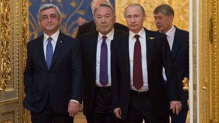 بوتين يهنئ رئيس كازاخستان بالفوز المحقق في الانتخابات الرئاسية 