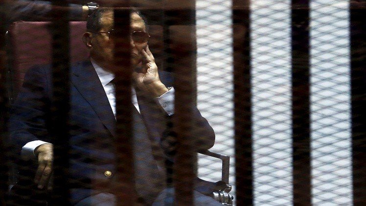  محكمة جنايات القاهرة تقضي بسجن مبارك ونجليه 3 سنوات 