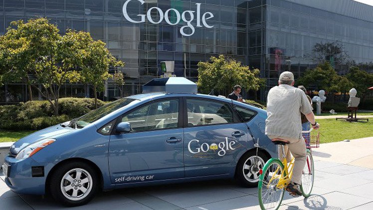 اختبار سيارات "غوغل" ذاتية القيادة يسفر عن وقوع 11 حادث مرور