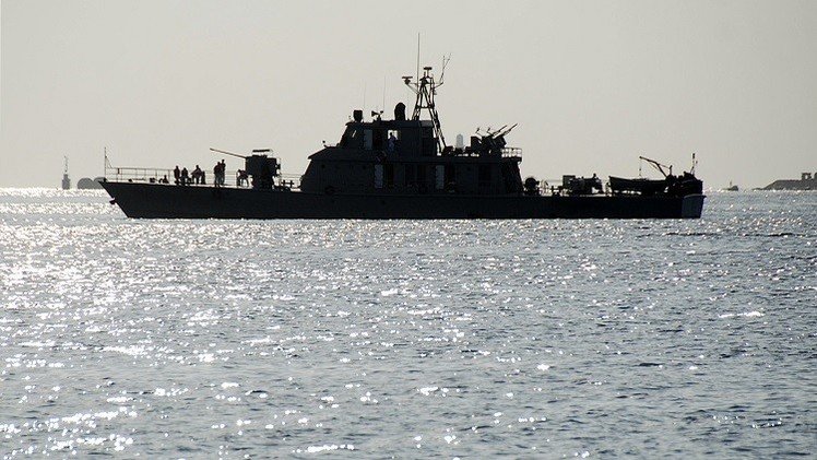طهران: رصد زورق هدد مدمرة إيرانية في خليج عدن