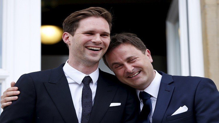 رئيس وزراء لوكسمبورغ يتزوج من صديقه المثلي