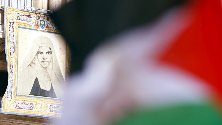 بابا الفاتيكان يعلن قداسة راهبتين فلسطينيتين  