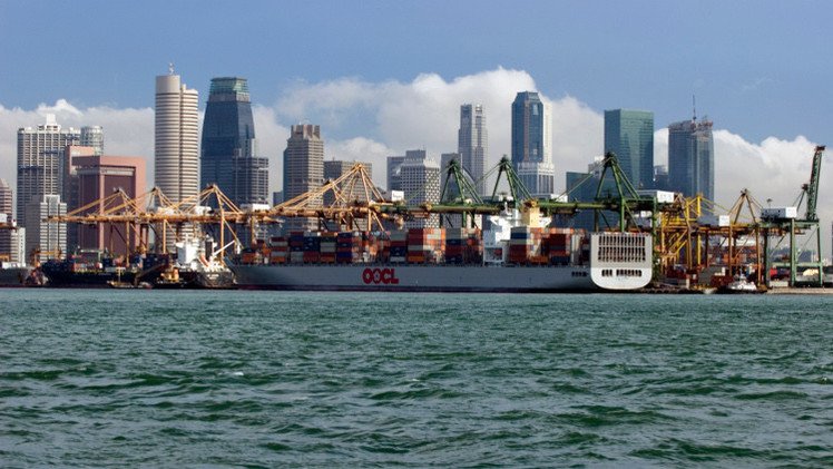 زوارق إيرانية تطلق أعيرة نارية باتجاه سفينة تحمل علم سنغافورة في الخليج